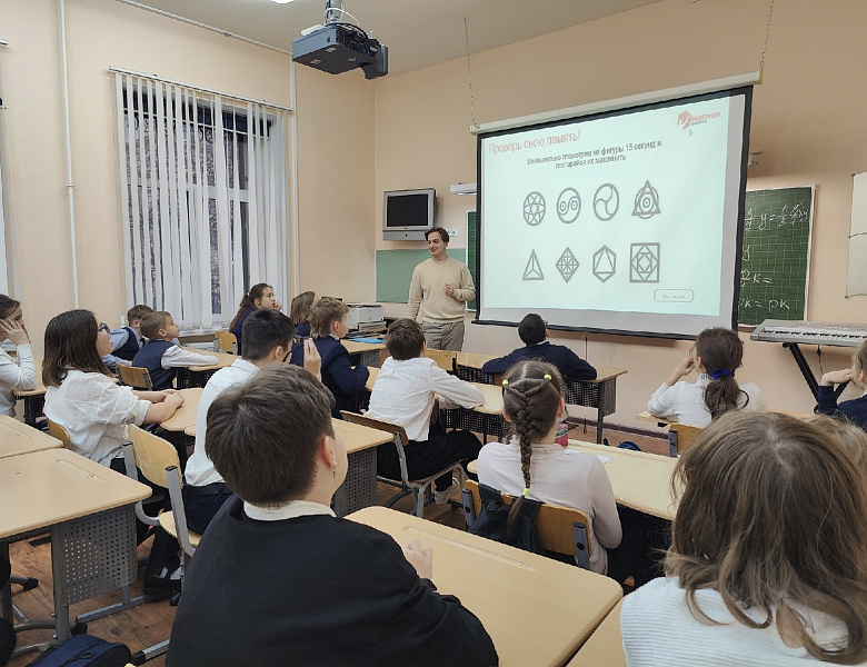 В ГБОУ СОШ №6 Василеостровского района для учащихся нашей школы прошли сразу два мастер-класса.